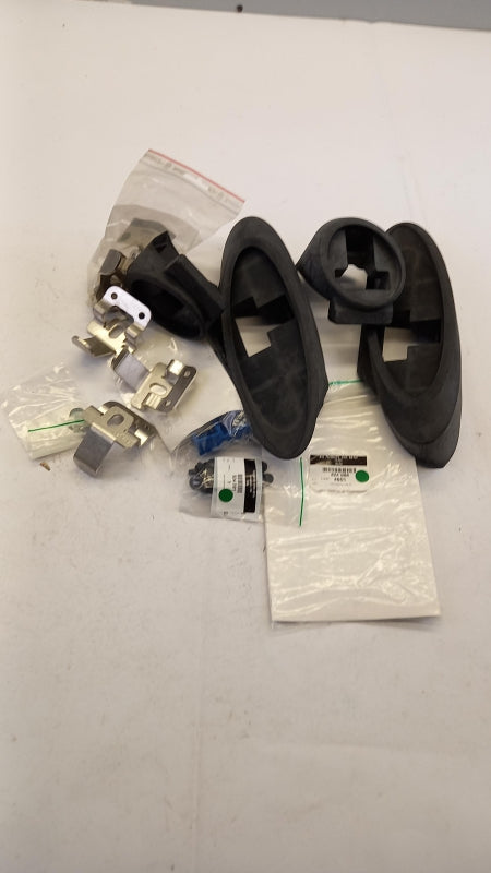 Original TOYOTA Hilux 8 Adaptersatz für Laderraumabdeckung PW3B00K023