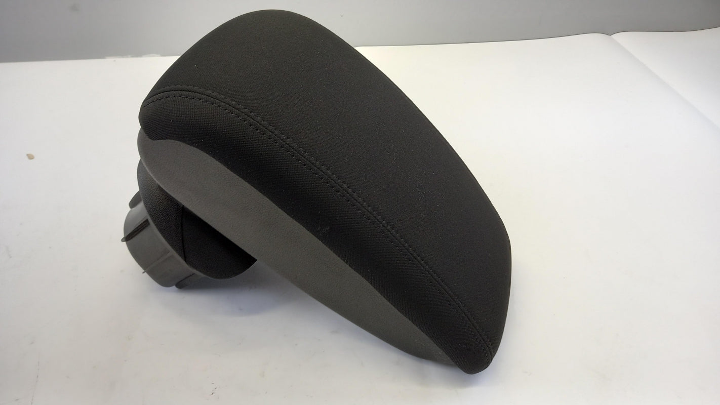 Original NISSAN Juke F15 Mittelarmlehne Premium Stoff KE8771K360