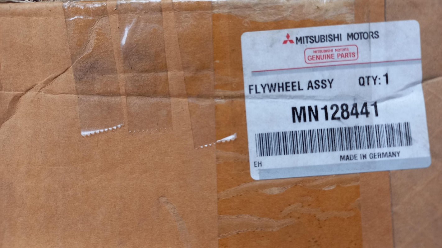 Original MITSUBISHI Lancer 2007-2010 1.5L Schwungrad MN128441
