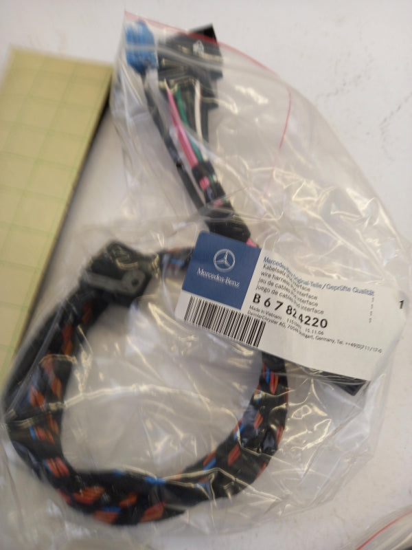 Original MERCEDES-BENZ W169 C169 W245 iPod Interface Montagesatz B67824253