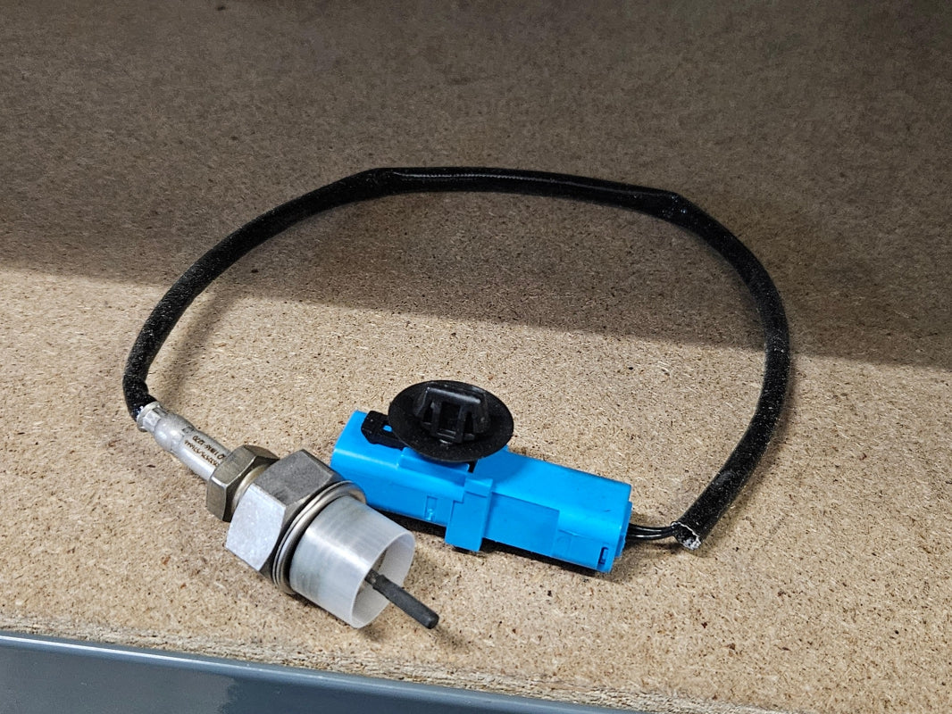 Original OE NISSAN Abgastemperaturgeber 2263000Q0B