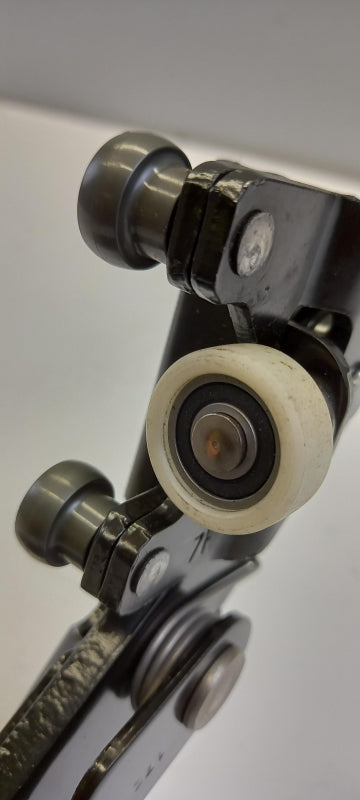 Original OPEL Movano-B Schiebetür Rollenführung unten rechts 95526290