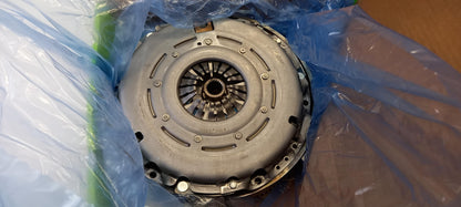 VALEO Kupplungssatz Mit Schwungrad für PSA 3008 5008 C4 Zafira 2.0 HDi 837431