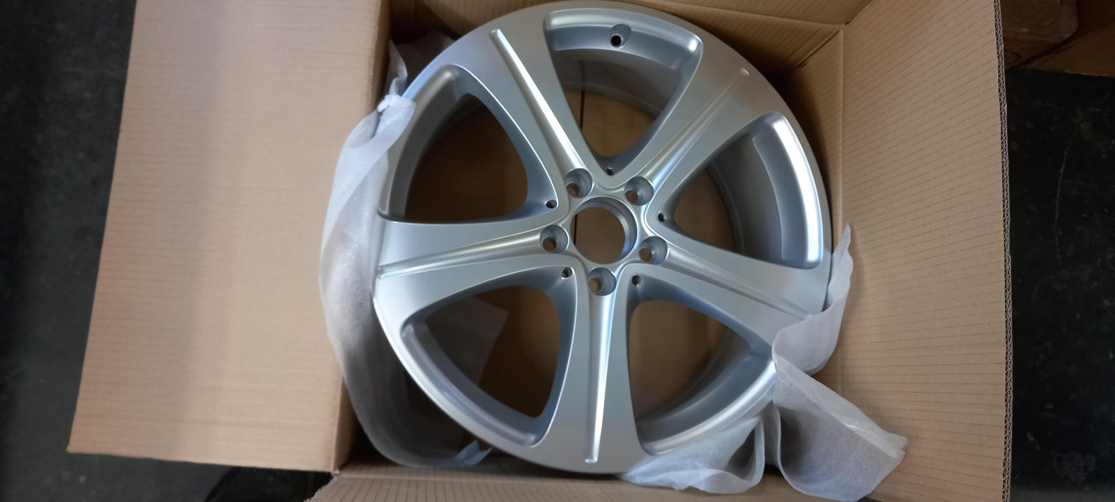 Original MERCEDES-BENZ E-Klasse W213 Felge 8Jx18 ET43 A2134011400647X45