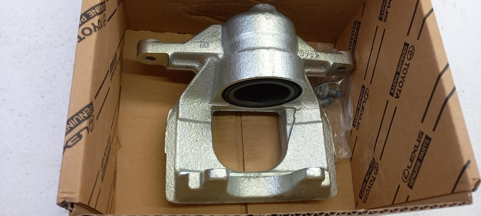 Original TOYOTA Corolla Auris Avensis Bremssattel vorne links 4775002361
