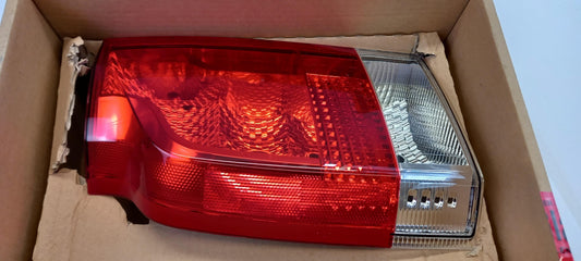 Original VOLVO V70 II Heckleuchte Rücklicht links 30655376