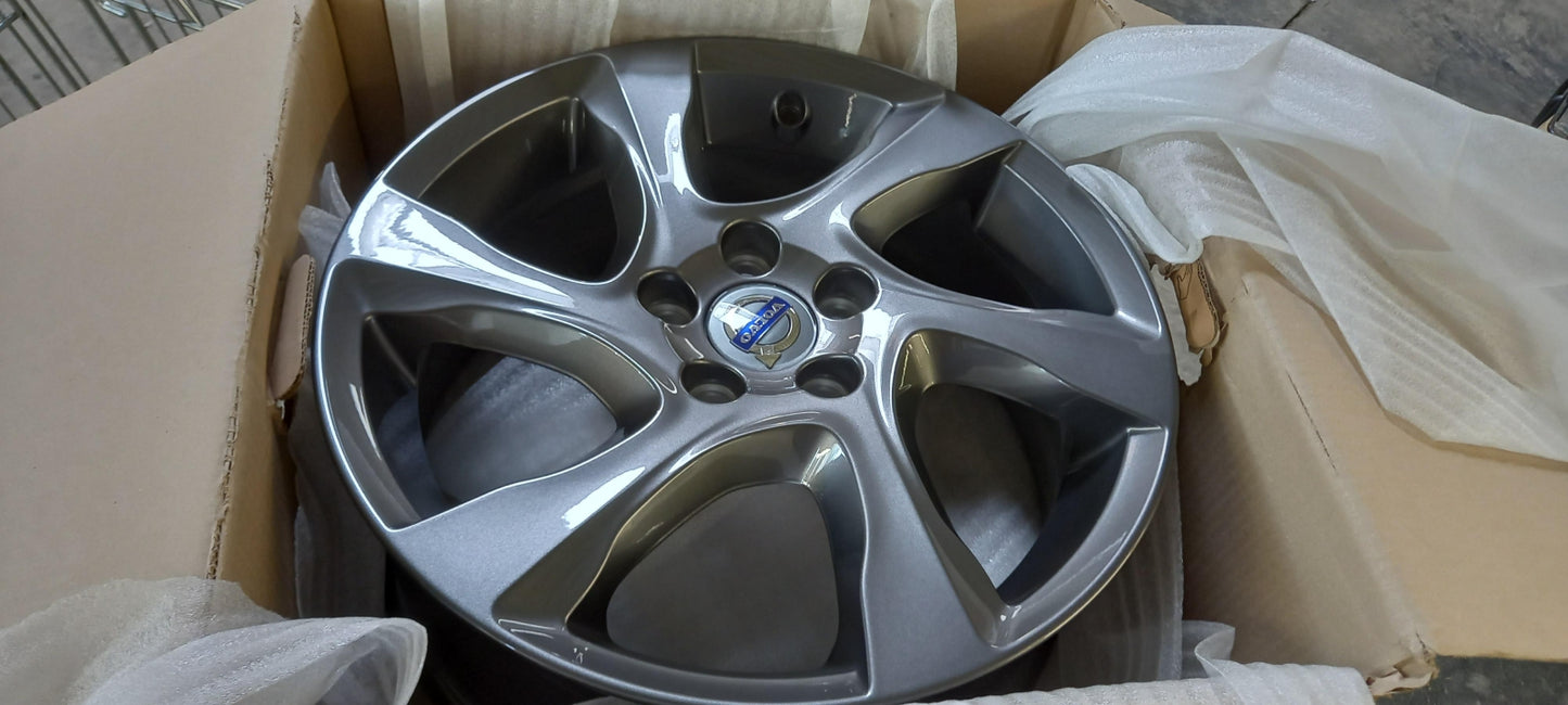 Original VOLVO V40CC 13-19 Larenta Alufelge 7Jx17 ET50 31399149