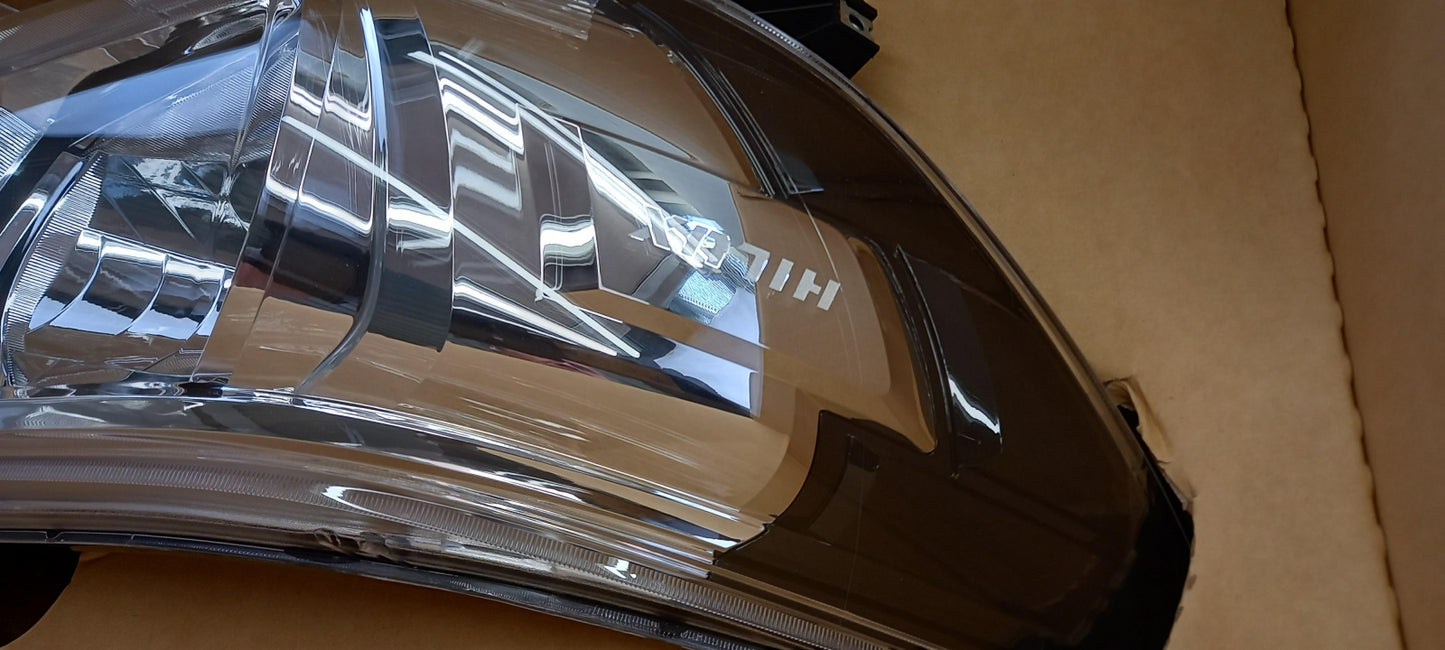 Original TOYOTA Hilux 15-20 Hauptscheinwerfer Frontlicht rechts 811100K692