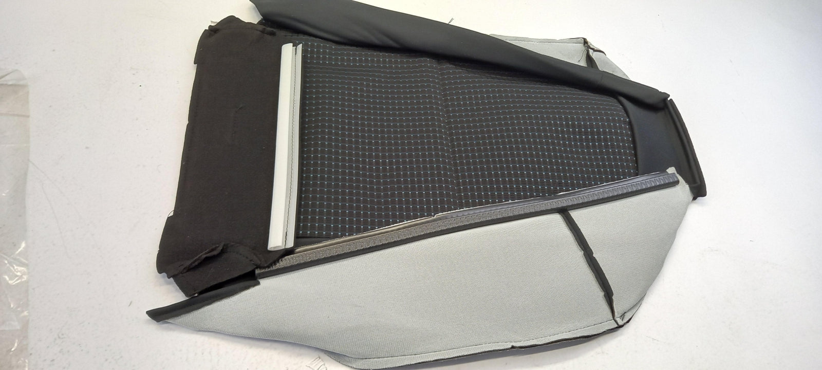 Original SUZUKI Swift III Sitzbezug rechts 8718063J20FDN