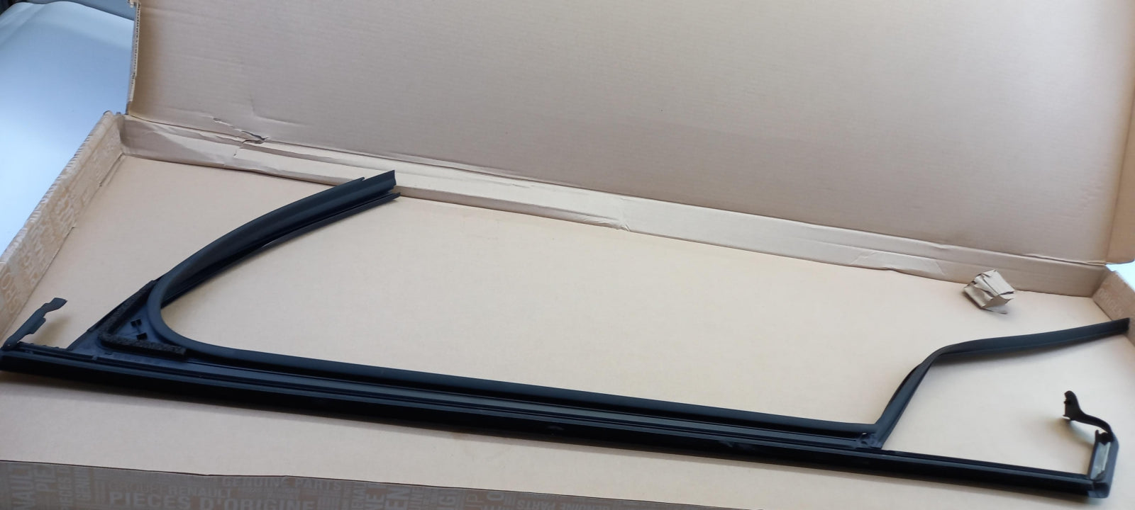Original RENAULT Captur II 2020> Fensterführungsschiene vorne rechts 803302868R