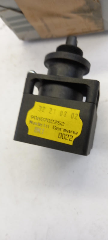 Original OE MERCEDES-BENZ Schalter A0008200003