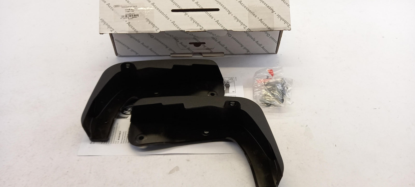 Original AUDI Q3 II 2018> Hinten Schmutzfänger 83A075111