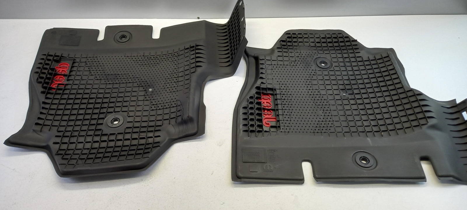 Original JEEP Wrangler JL 2021> Fußmattensatz Schwarz K82216623AA