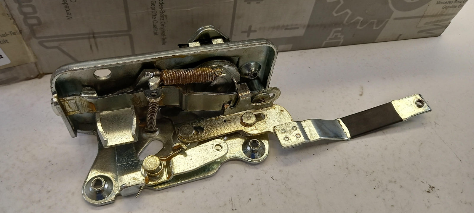 Original OE MERCEDES-BENZ Kupplungsverstärker A3817230301