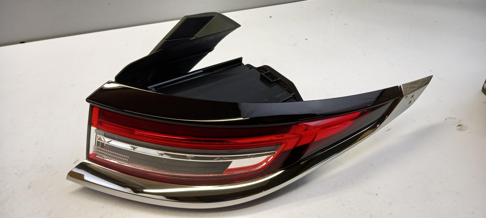 Original CITROEN DS3 Crossback Heckleuchte Rücklicht außen rechts 9822177980