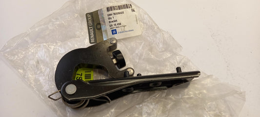 Original OPEL Movano B Schiebetür Rollenführung 95526522