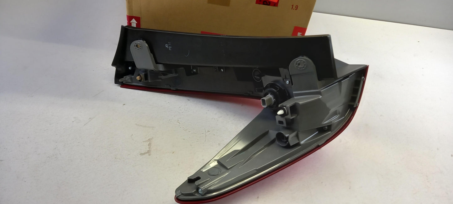 Original HONDA CR-V Mk5 Heckleuchte Rücklicht außen rechts 33500TLAJ01