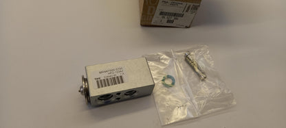 Original OPEL Movano 2.3 CDTi 16V FWD Klimaanlage Expansionsventil 95527386