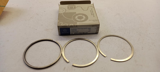 Original MERCEDES-BENZ W115 M115 Kolbenringsatz A0000306524