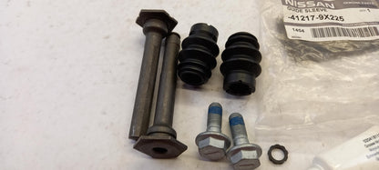 Original NISSAN Cabstar Bremssattel Führungshülsensatz 412179X225
