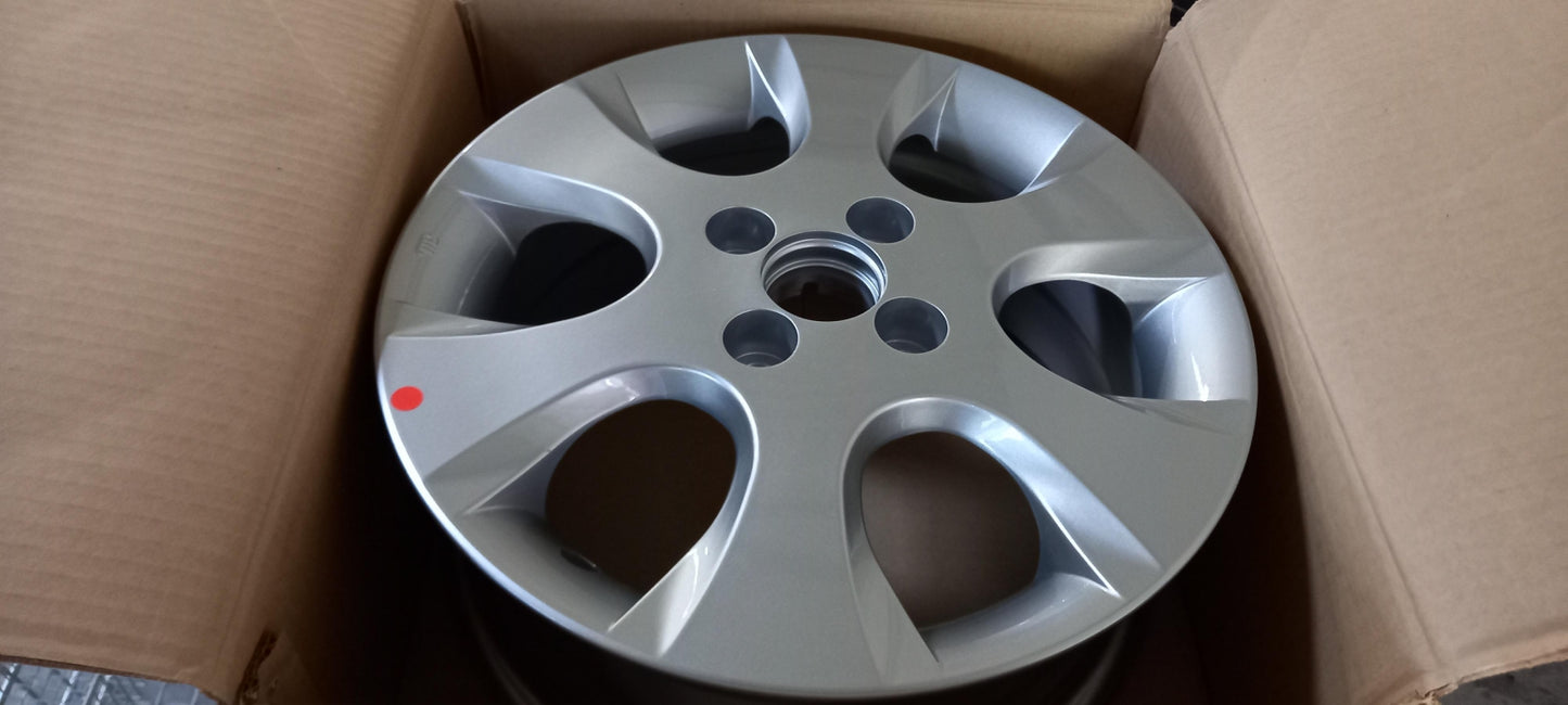 Original HYUNDAI i20 08-12 Alufelge 6Jx15 ET52 529101J201