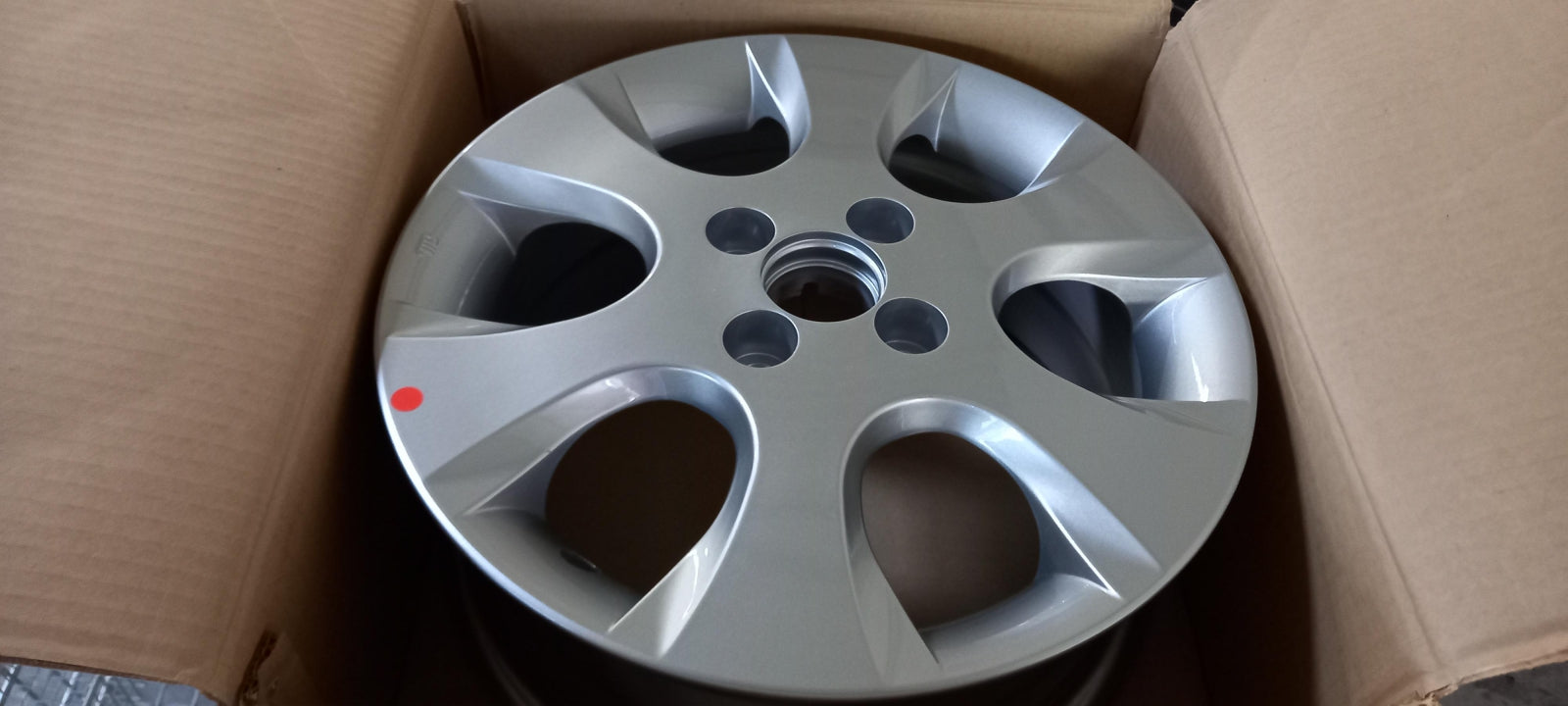 Original HYUNDAI i20 08-12 Alufelge 6Jx15 ET52 529101J201