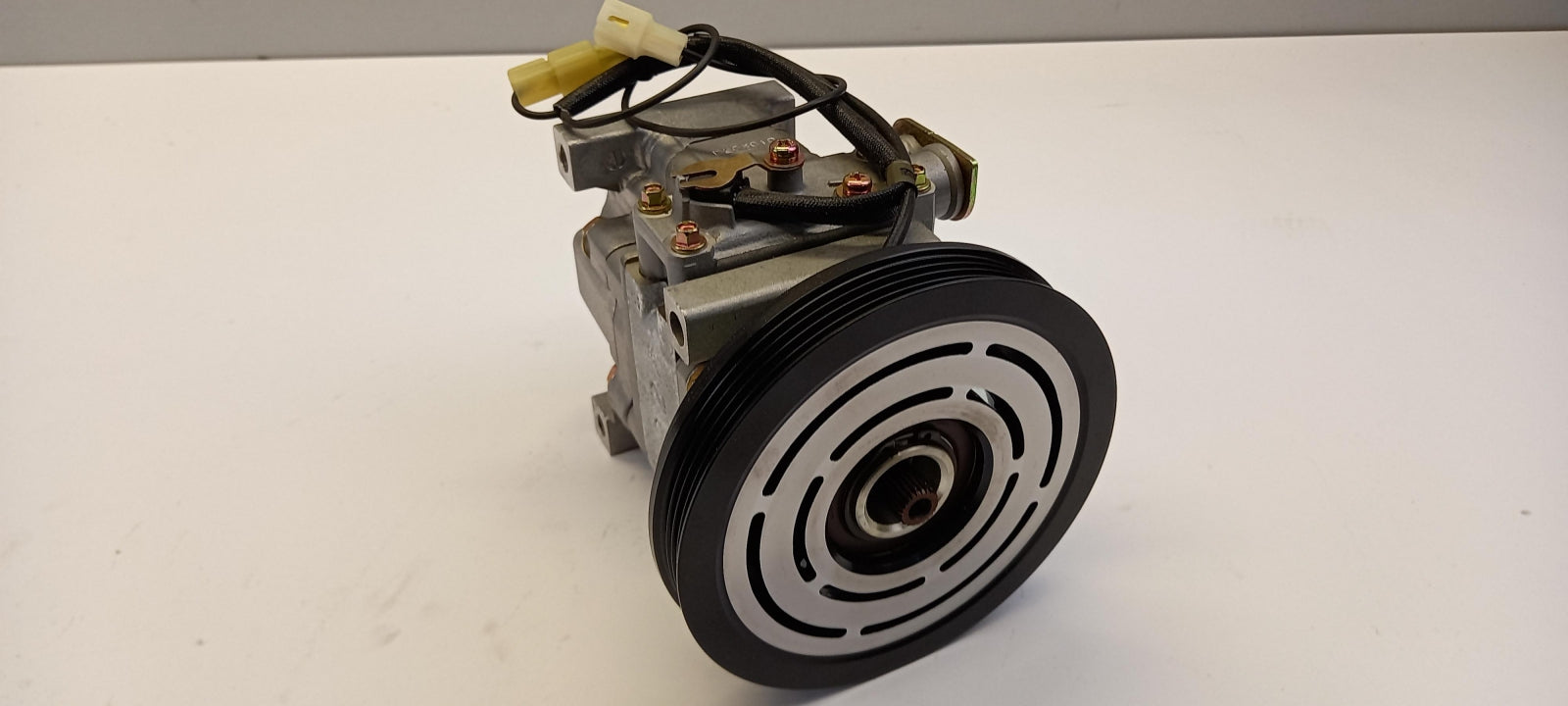 Original MAZDA 323 323F Klimakompressor B22B61450B