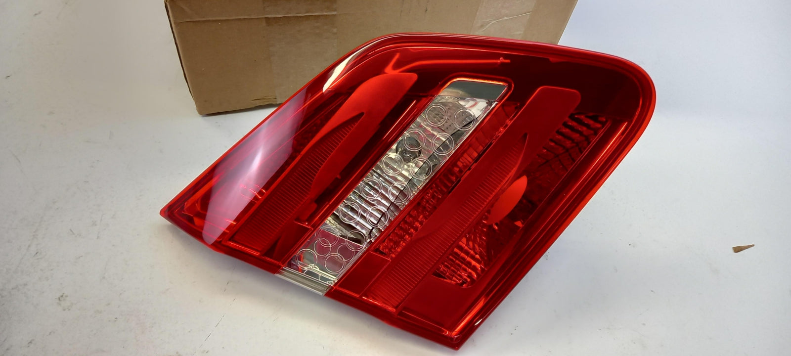 Original MERCEDES-BENZ B-klasse W246 W242 Heckleuchte innen links A2469066300