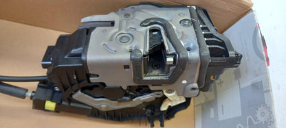 Original MERCEDES-BENZ S-klasse W223 Türschloss vorne links A0997209901