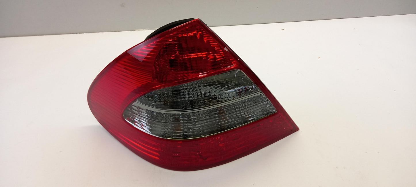 Original OE MERCEDES-BENZ Heckleuchte A211820236464