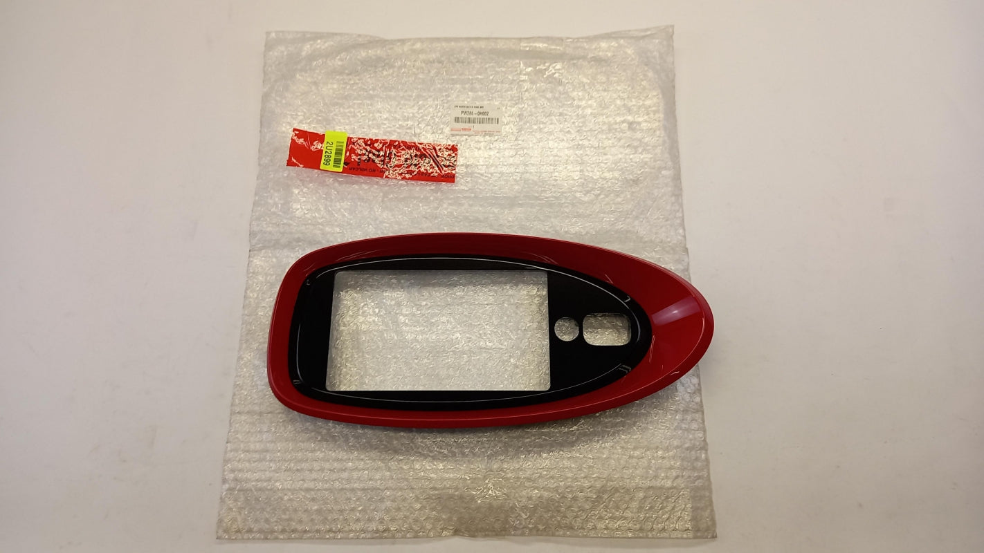 Original TOYOTA Aygo X-Cross Rotes Innenfutter PW2860H002