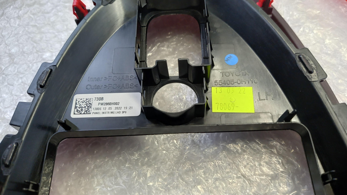 Original TOYOTA Aygo X-Cross Rotes Innenfutter PW2860H002