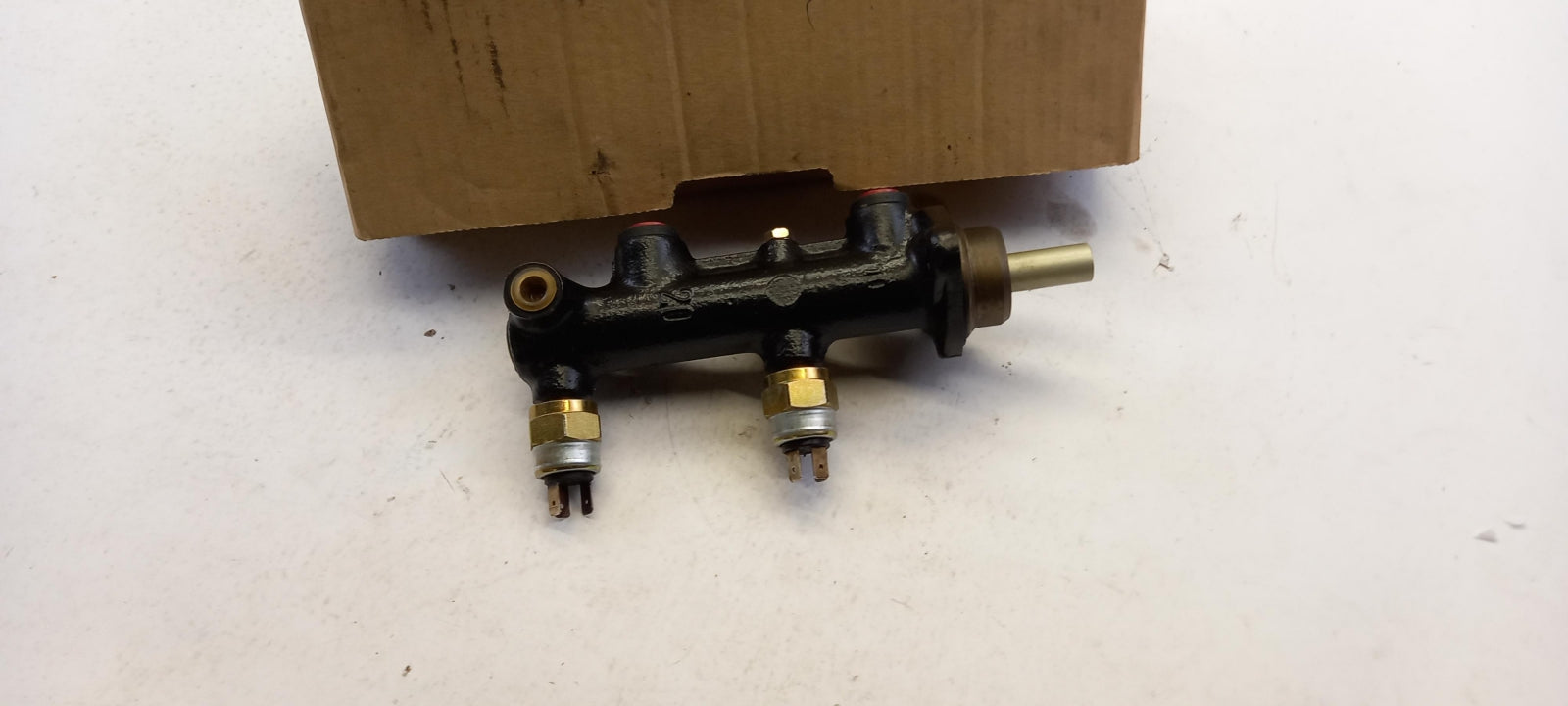 Original OE PORSCHE Hauptbremszylinder 477611015A