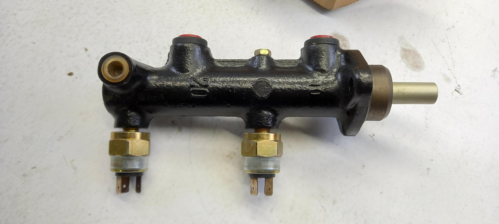 Original OE PORSCHE Hauptbremszylinder 477611015A