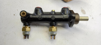 Original OE PORSCHE Hauptbremszylinder 477611015A