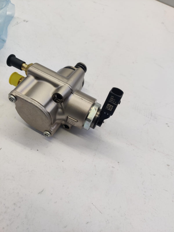Original AUDI R8 Coupe/Spider 07-12 Einspritzpumpe rechts 079127026AA