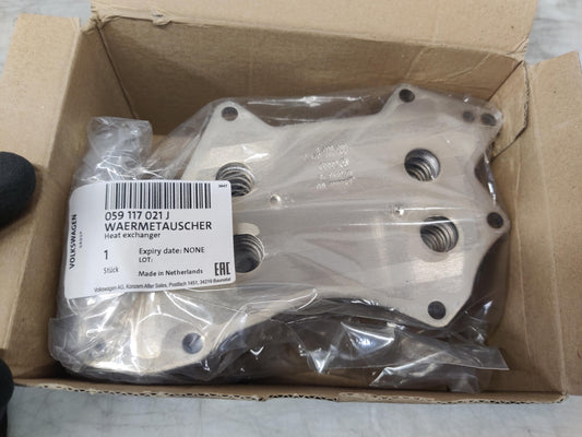 Original AUDI A4 A6 A8 Q7 VW Phaeton Touareg 7L Motorölkühler 059117021J