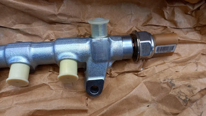 Original AUDI A1 Q3 VW Passat B7 Tiguan 2.0 TDI Kraftstoffverteiler 03L130089J