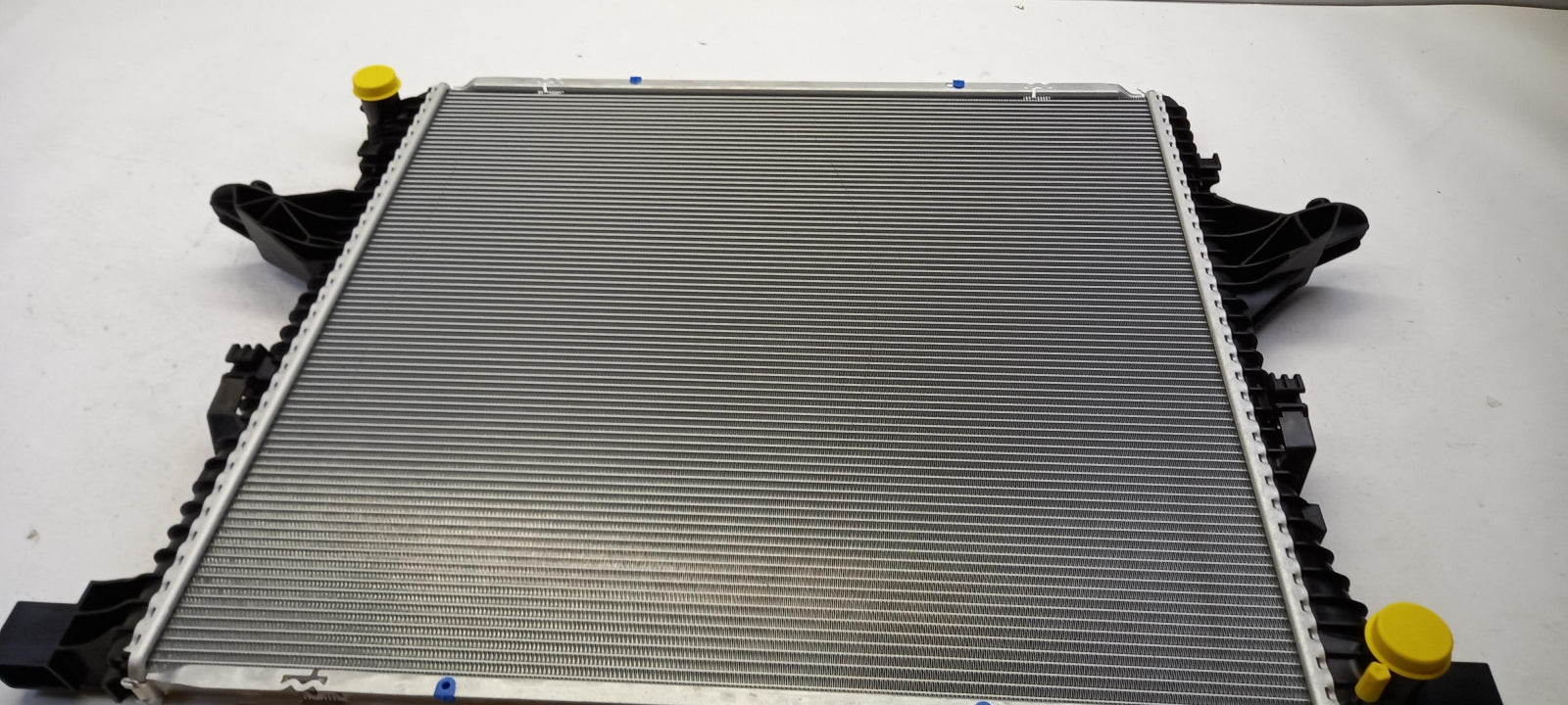 Original VW Amarok 2H 10-22 Wasserkühler 2H0121253A