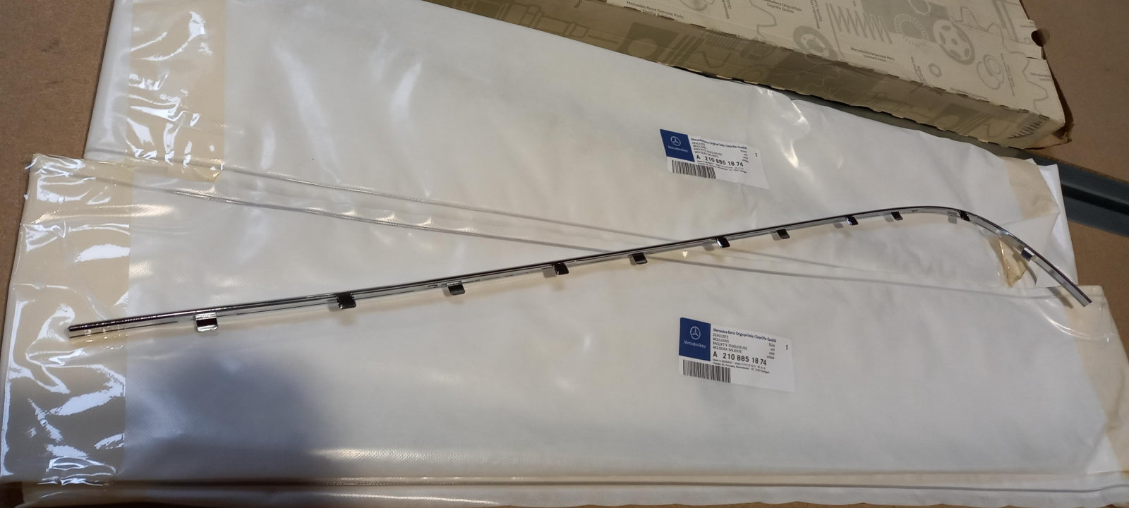 Original MERCEDES-BENZ E-klasse W210 Stoßstangen Zierleiste rechts A2108851874