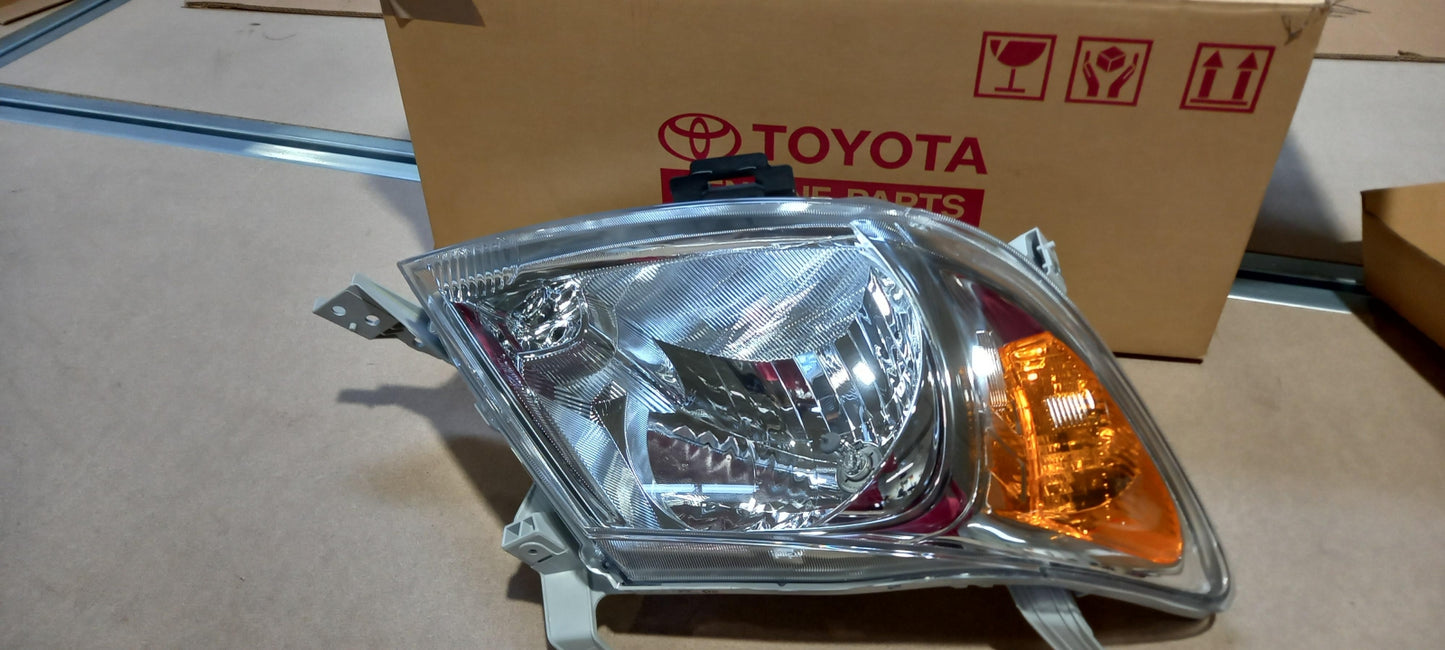 Original TOYOTA Hilux 04-12 Hauptscheinwerfer Frontlicht rechts 811100K021