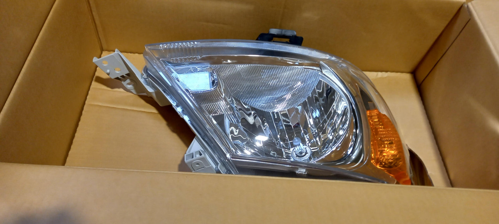 Original TOYOTA Hilux 04-12 Hauptscheinwerfer Frontlicht rechts 811100K021