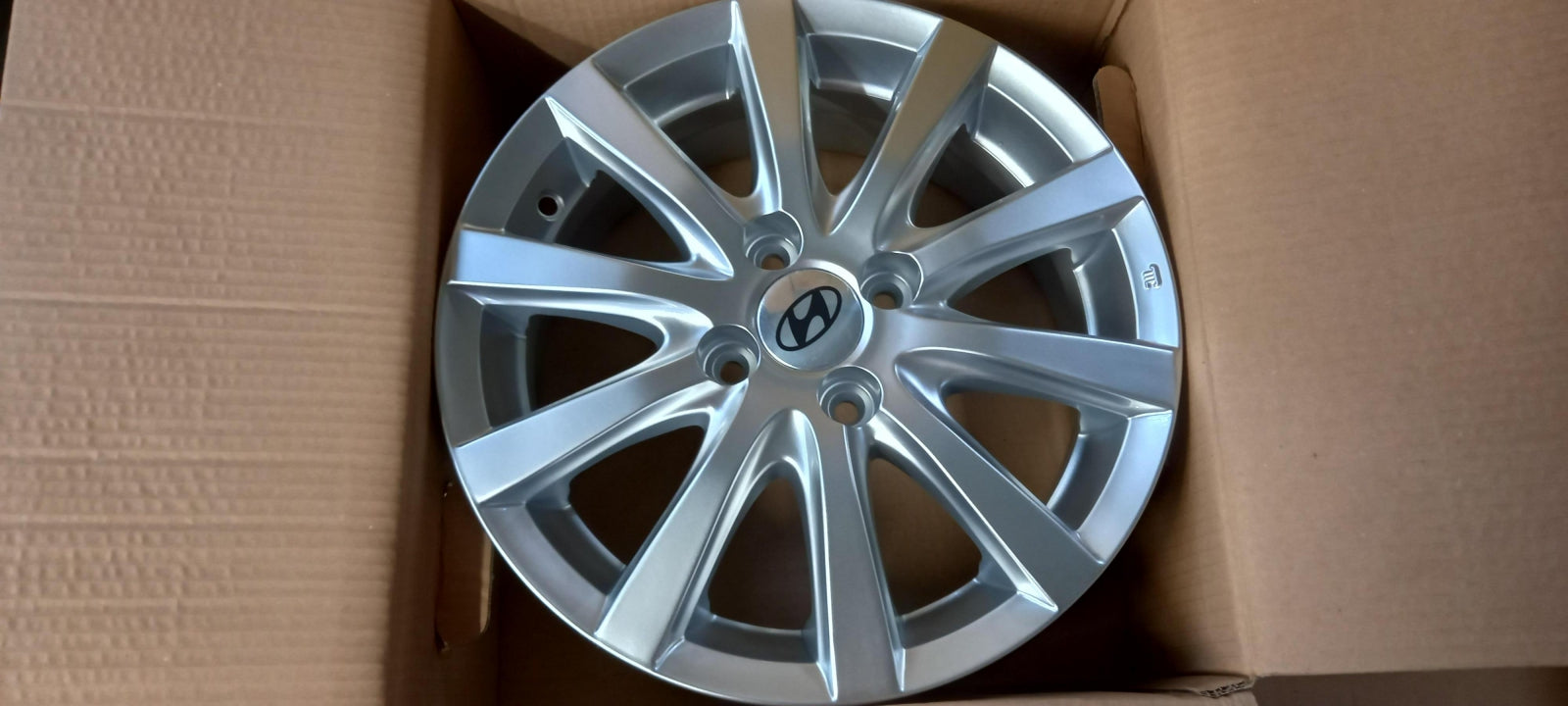 Original HYUNDAI i20 2016- Alufelge Halla 6Jx15 185/65 R15 C8400ADE01