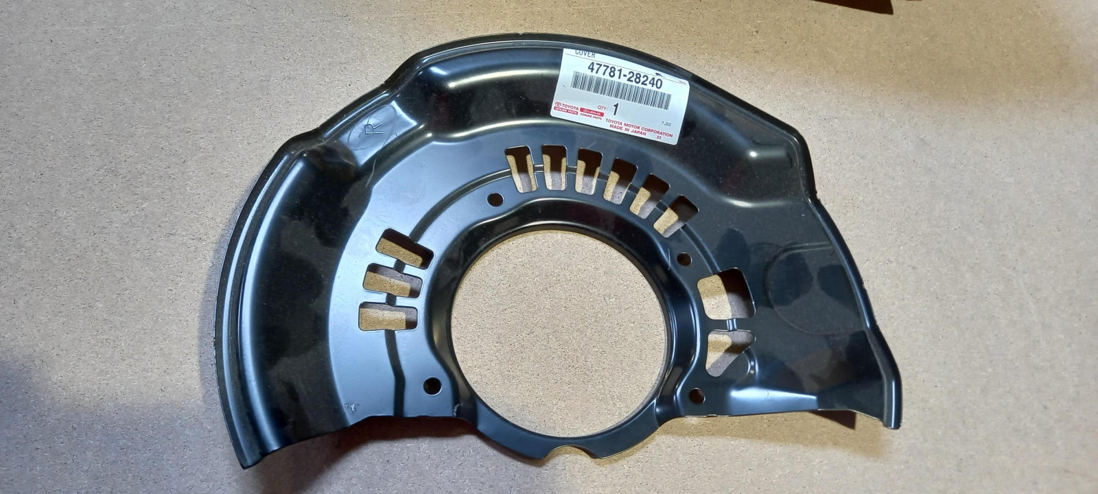 Original TOYOTA Avensis Verso Bremsscheibe Spritzblech vorne rechts 4778128240