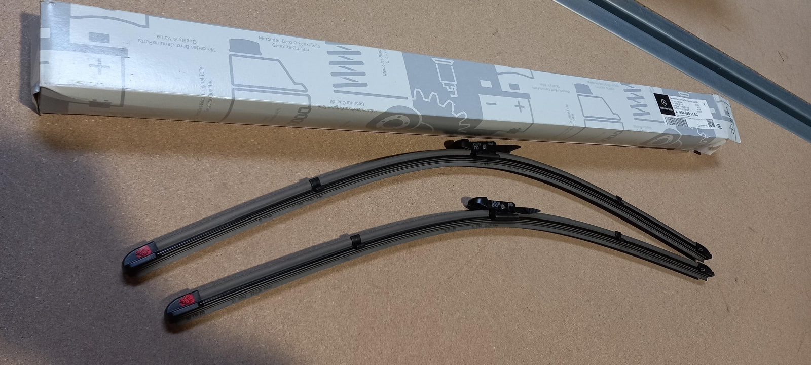 Original MERCEDES-BENZ Sprinter w906 2006> Wischerblättersatz (2st) A9068201100