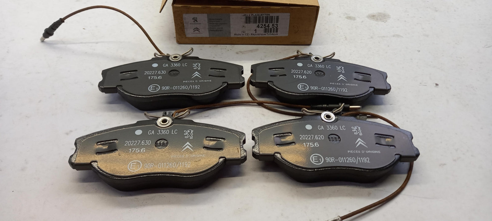 Original PEUGEOT 806 Expert CITROEN Evasion Jumpy front brake pads 425453 