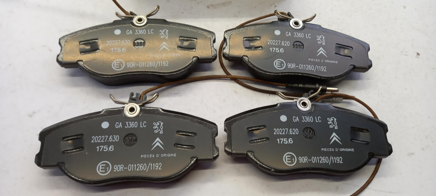 Original PEUGEOT 806 Expert CITROEN Evasion Jumpy Bremsbeläge vorne 425453