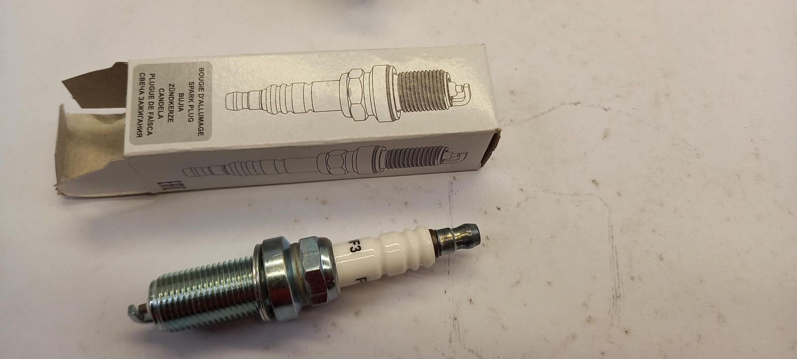 Original PEUGEOT 206 301 408 CITROEN C4 C-Elysee Zündkerze 5960F3