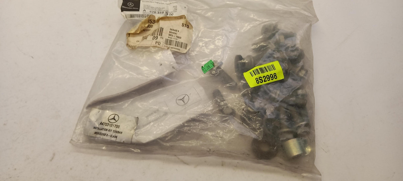 Original MERCEDES-BENZ X-Klasse W470 Schraubensatz A4703102900