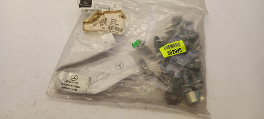 Original MERCEDES-BENZ X-Klasse W470 Schraubensatz A4703102900